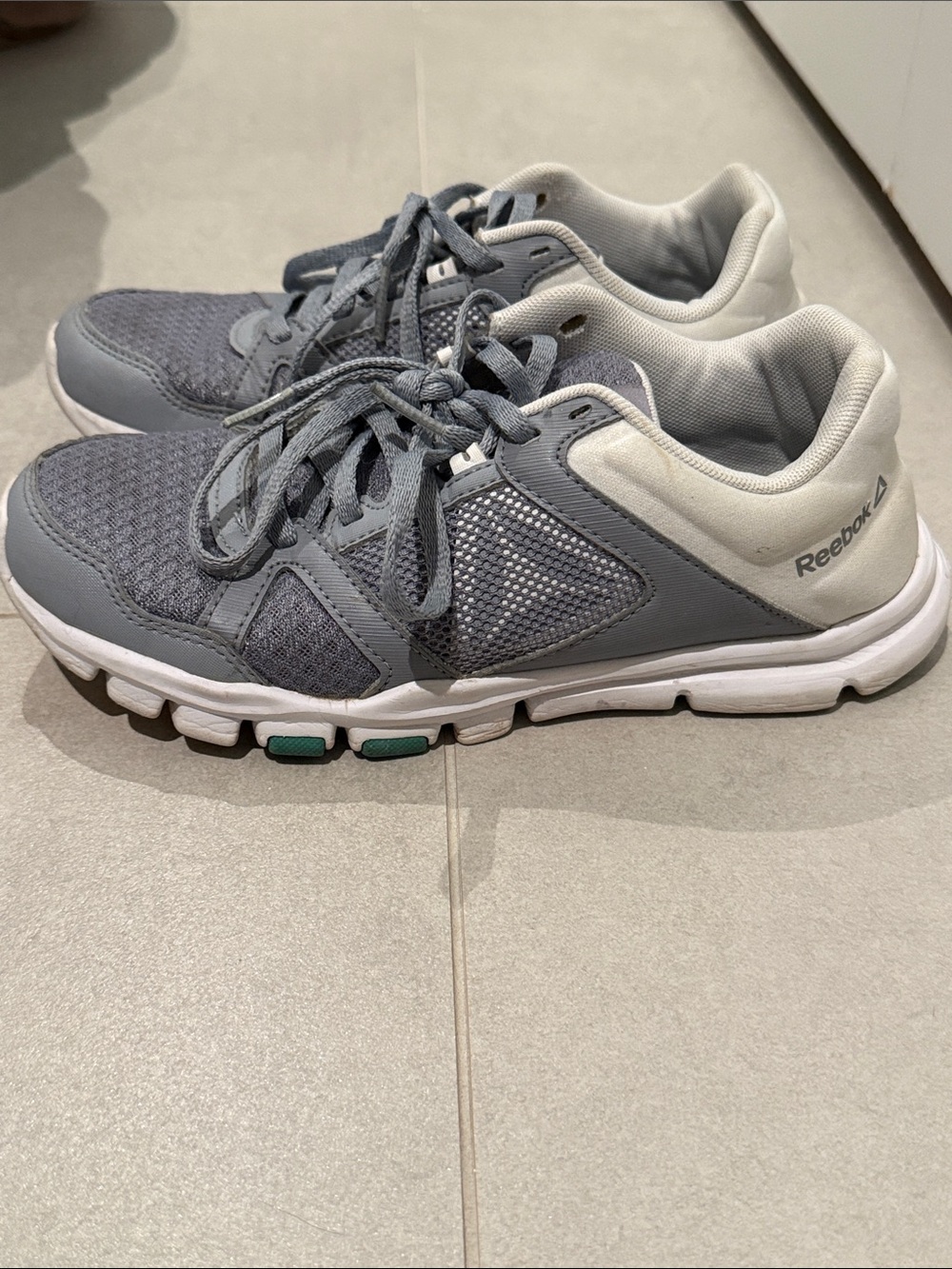 Reebok women size 6 Blue-Gray white Mesh Athletic Sneakers gym workout running